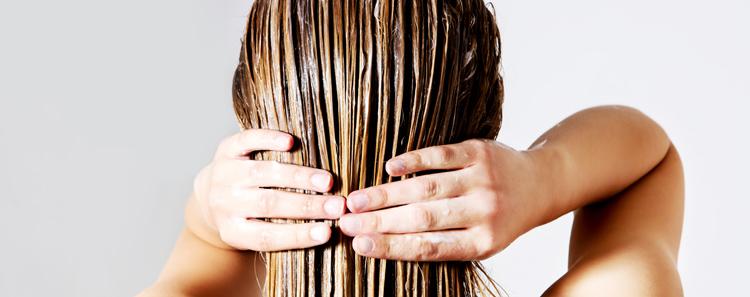 Mascarillas caseras para reparar el cabello en la noche 2