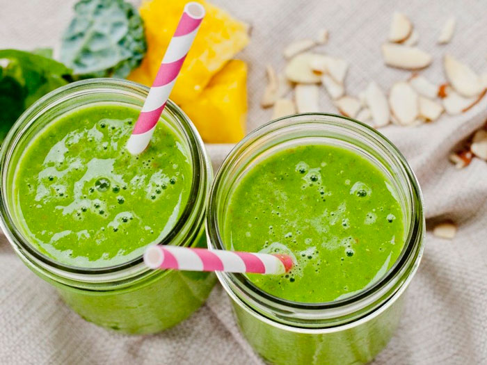 Smoothies detox con agua de coco que puedes preparar en menos de 10 minutos