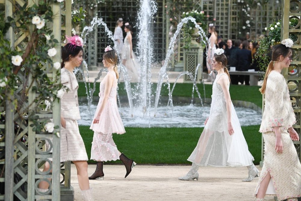 Chanel-Couture-Show-Took-Place-Karl-Lagerfeld-French-Gardens
