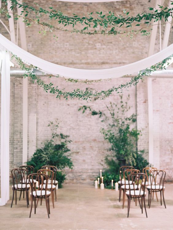 decoracion de boda con plantas altar