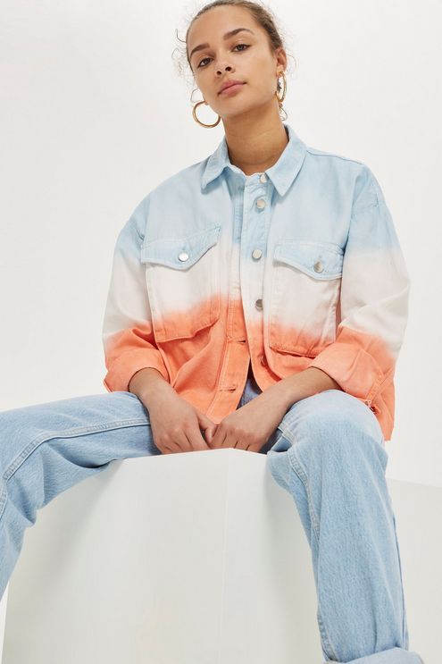 usar tie dye camisa