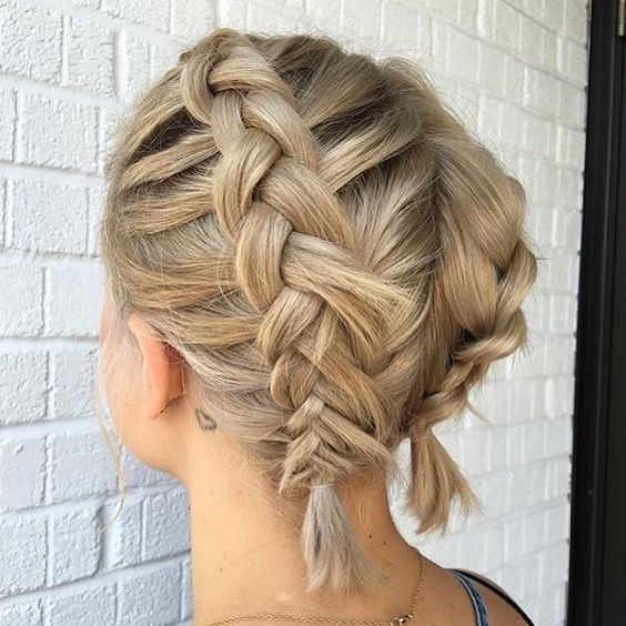 peinados para la playa con cabello corto