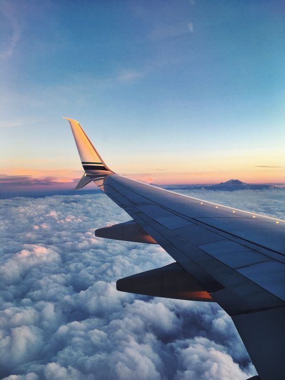 ala de un avion en vuelo