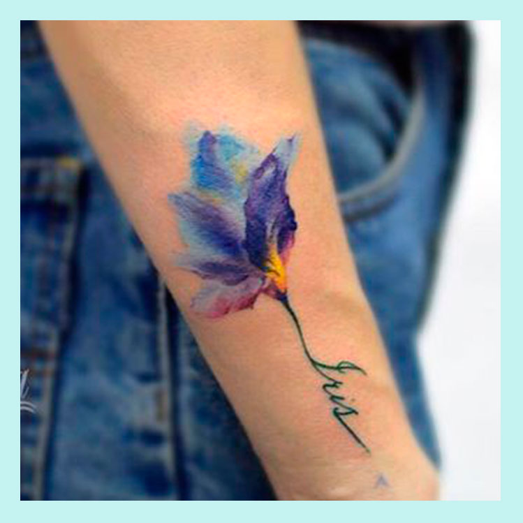 10 ideas de tatuajes de flores en acuarela que te encantarán