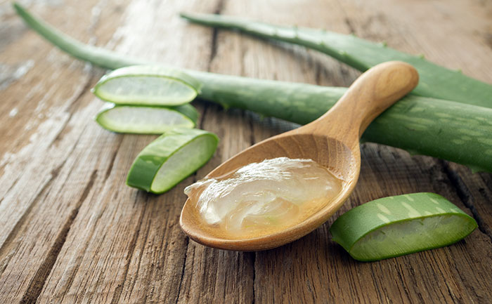 cuchara con gel de aloe vera ayuda a reafirmar la vagina