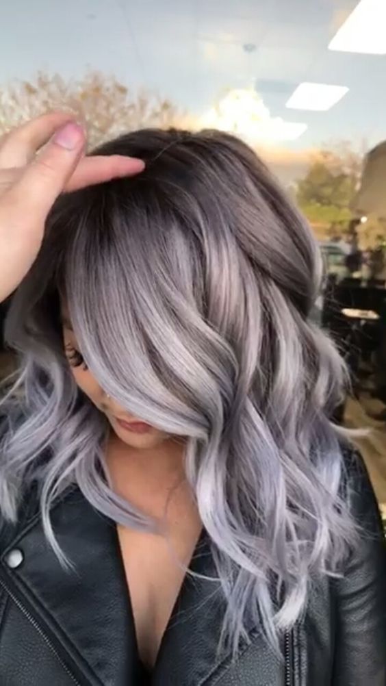 Lavender Gray cabello corto peinado