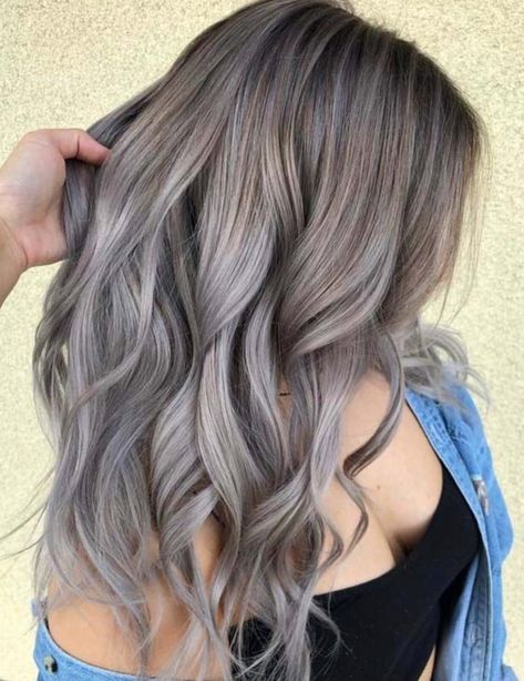 Cabello tinte gris lavanda 