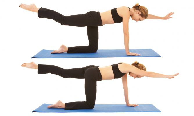 ejercicio-estiramiento-pierna-brazo-para-abdominales