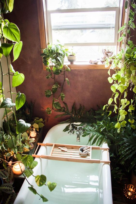 jungle apartment bano decorado con plantas