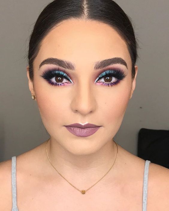 maquillaje de colores para graduacion morena