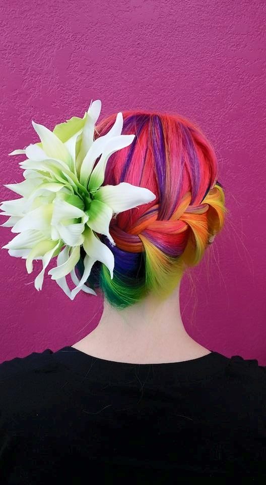 peinado recogido con trenza arcoiris