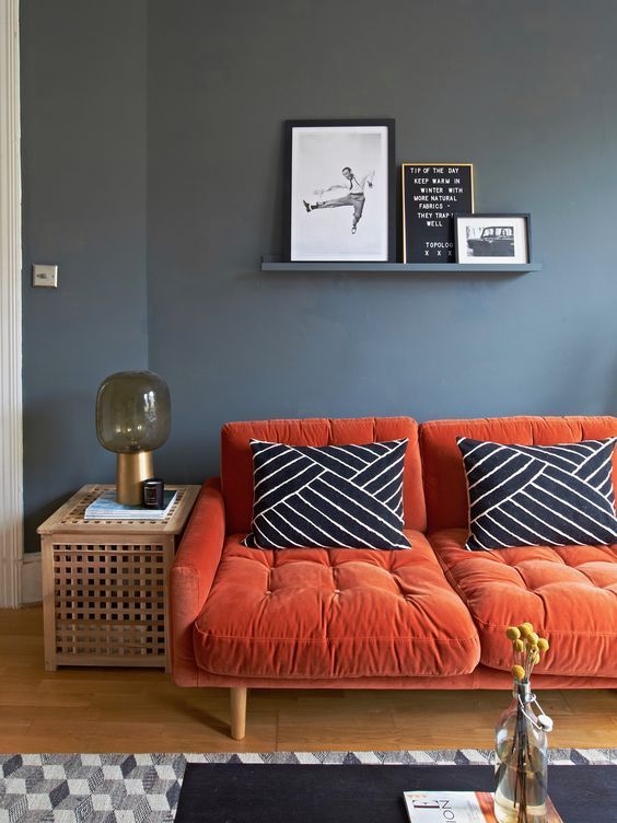 sofa color naranja tela