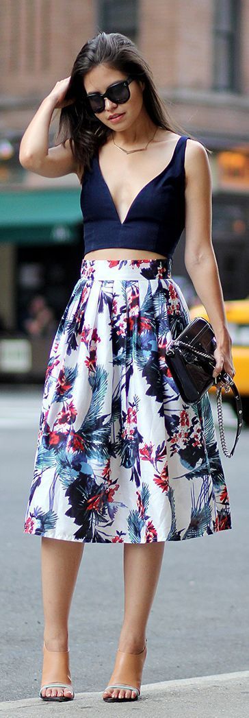 crop top y falda de flores