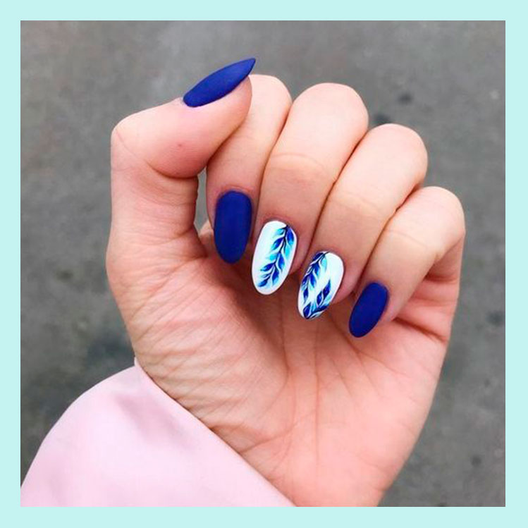 10 diseños de uñas azules que no te harán lucir aburrida