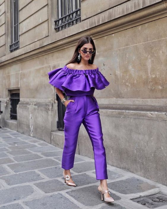 outfit color morado para atraer el amor