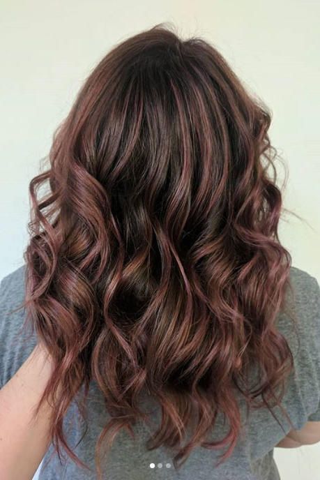 rose brown cabello rosado oscuro