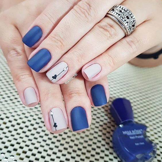 diseno de unas azules brillante matte