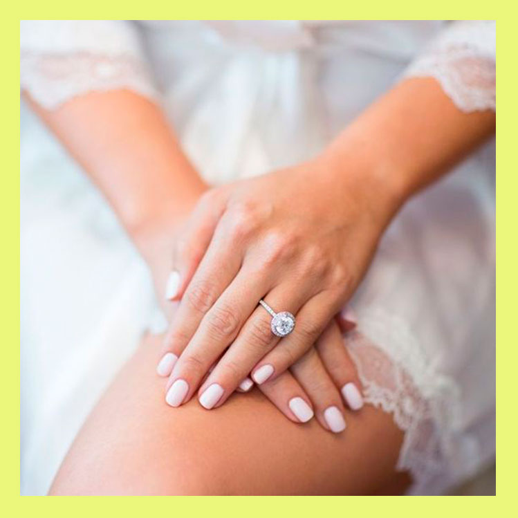10 diseños de uñas para novias elegantes que te encantarán
