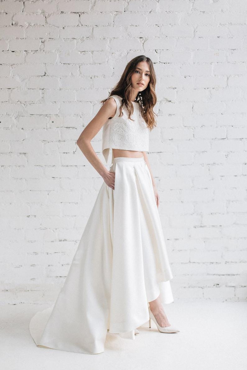 10 Ideas de vestidos de dos piezas para novias 5