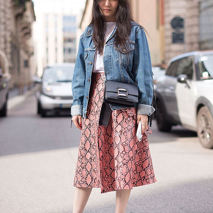 10 ideas de outfit con falda para la universidad 1