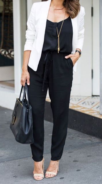 outfit blanco y negro para la oficina