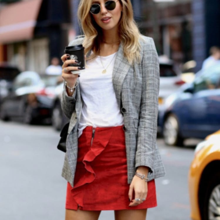10 ideas de outfit con falda para la universidad
