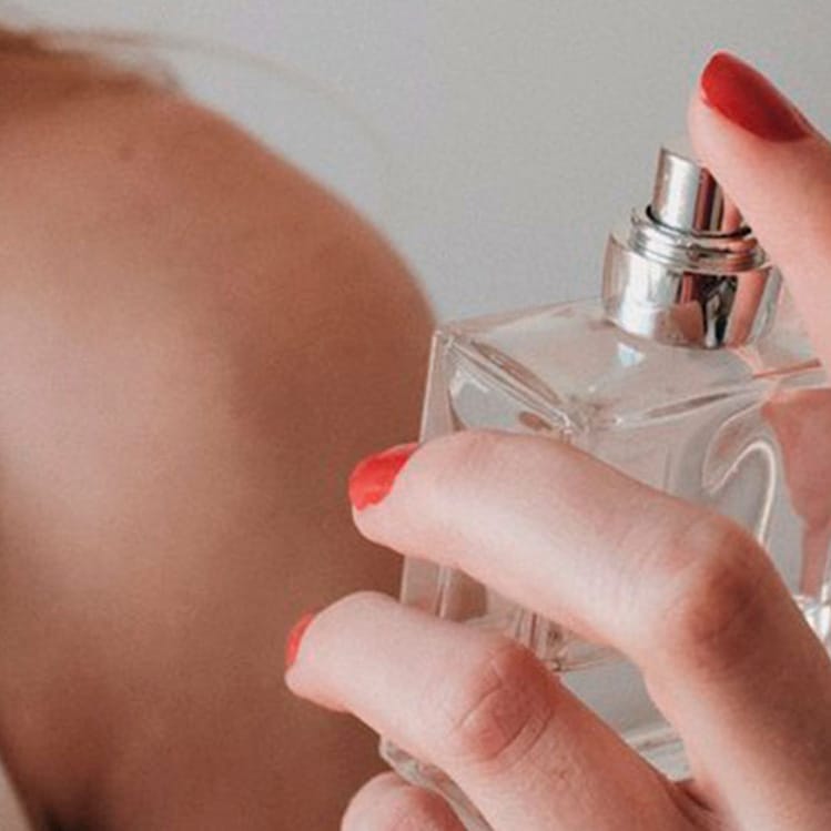 Perfumes naturales que te harán oler bien todo el día 