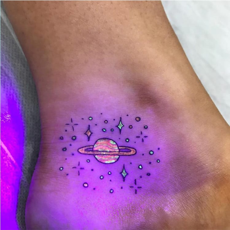 Tatuajes ultravioleta, todo lo que debes de saber
