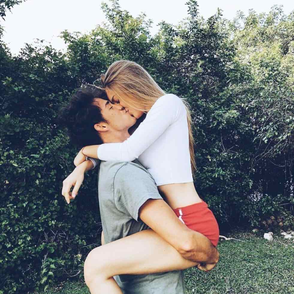 10 Poses para salir bien en fotos con tu pareja 4