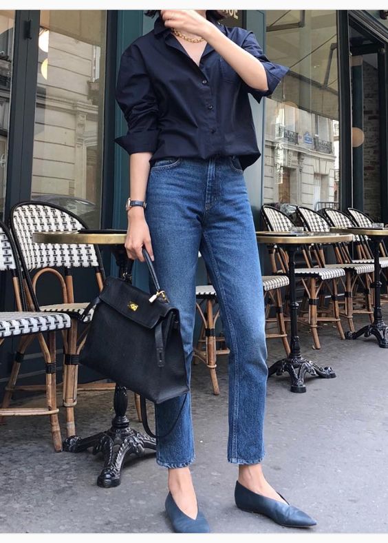 jeans y camisa azul 