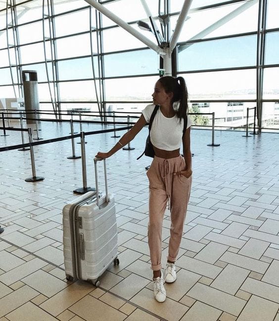 10 outfits para viajar en avión cómodamente 1