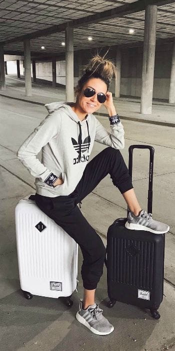 outfits para viajar en avion comodamente