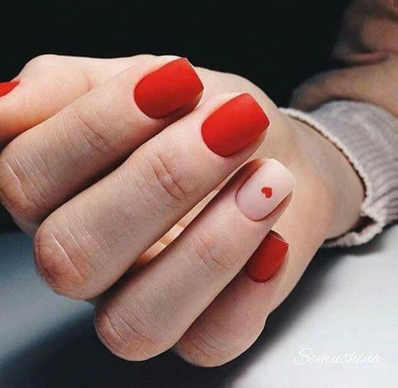 10 diseños de uñas rojas que te harán lucir elegante 9