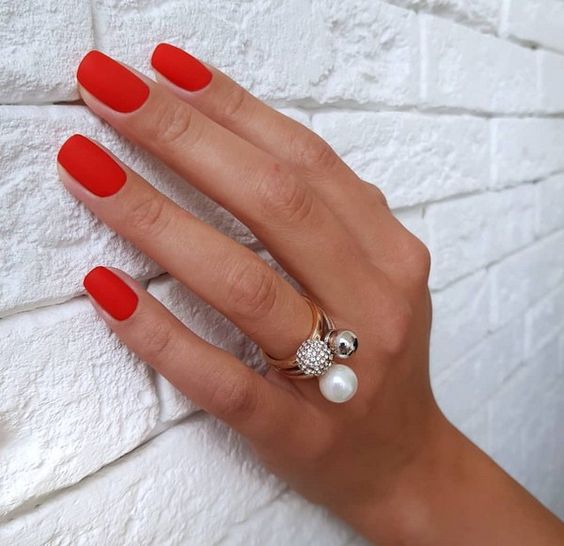 10 diseños de uñas rojas que te harán lucir elegante 1