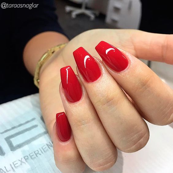 10 diseños de uñas rojas que te harán lucir elegante 0
