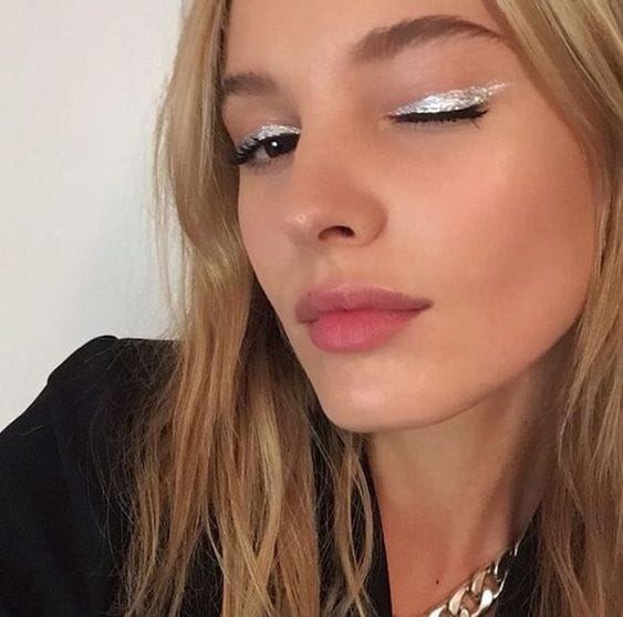 10 ideas de maquillaje glitter para tu cena de navidad 9