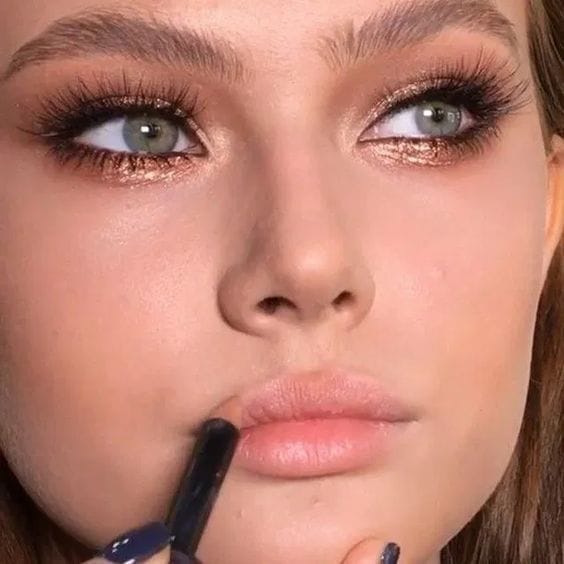 10 ideas de maquillaje glitter para tu cena de navidad 0