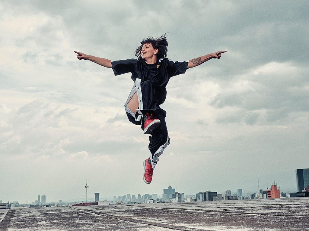 Paulina Pulido dando un salto