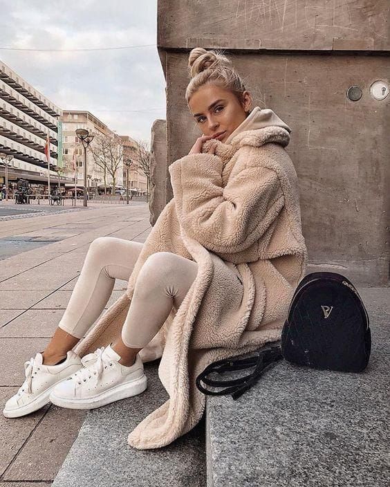 10 outfits de invierno para lucir tus tenis blancos 11