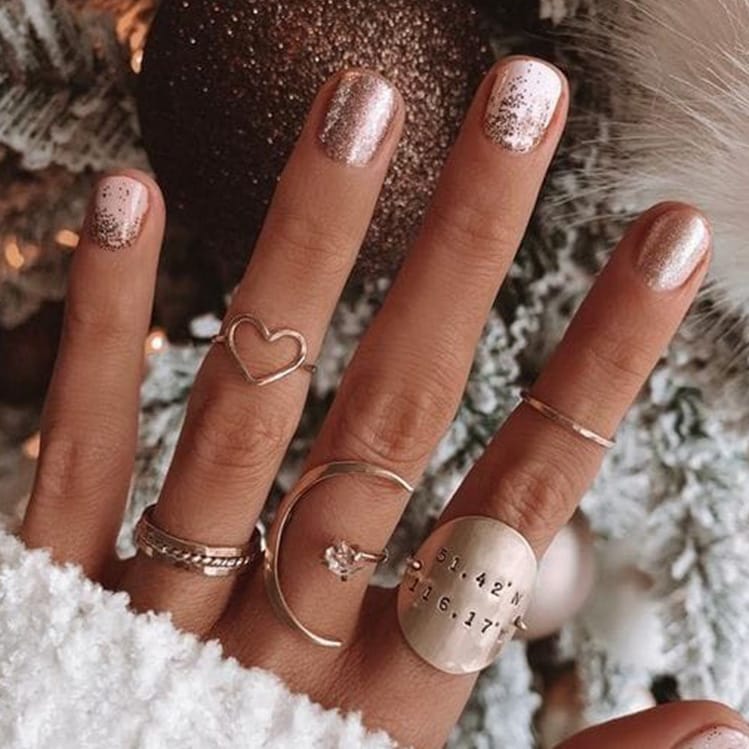 10 ideas de uñas glitter para brillar en Navidad