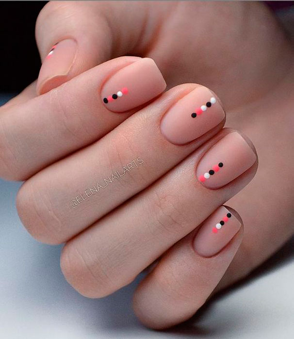 12 auténticas ideas de uñas minimalistas que puedes hacer tú misma