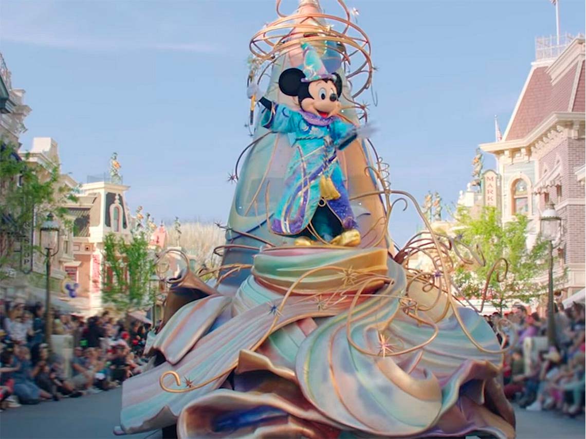 Vive la magia con el nuevo desfile de Disney ¡Magic Happens! 0