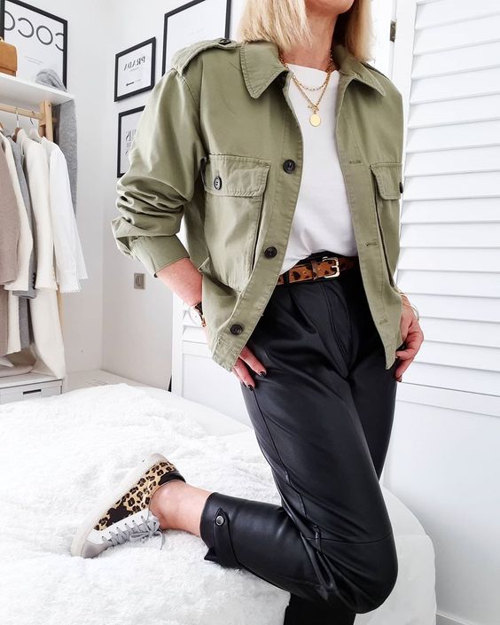 10 outfits elegantes verde militar que son perfectos para verano 11