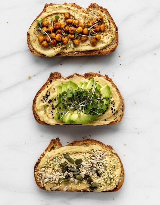 Hummus toast