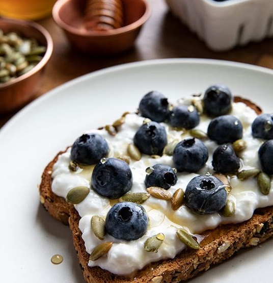 Pan tostado con queso