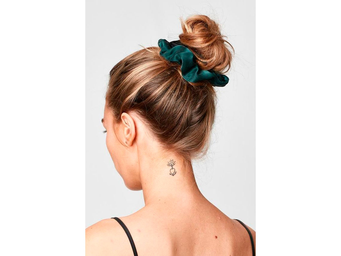 Peinados con scrunchies para verte elegante y joven 0