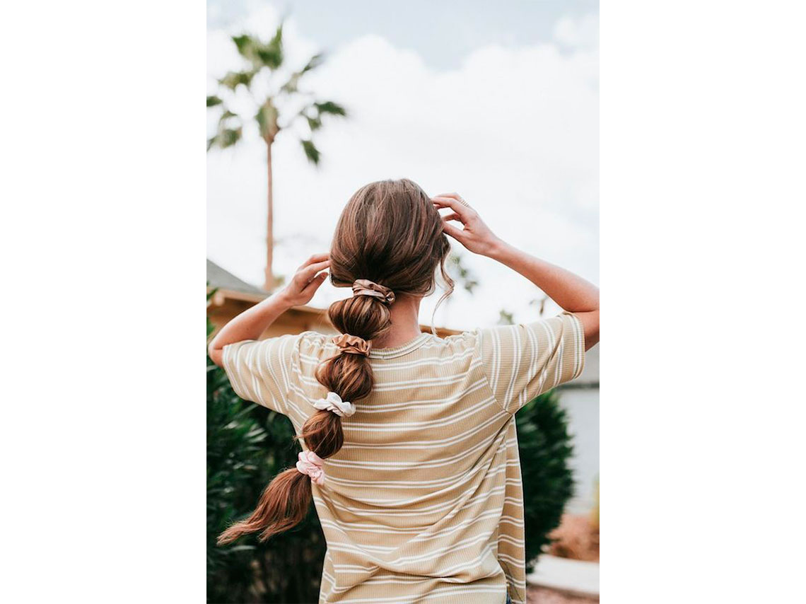 Peinados con scrunchies para verte elegante y joven 15