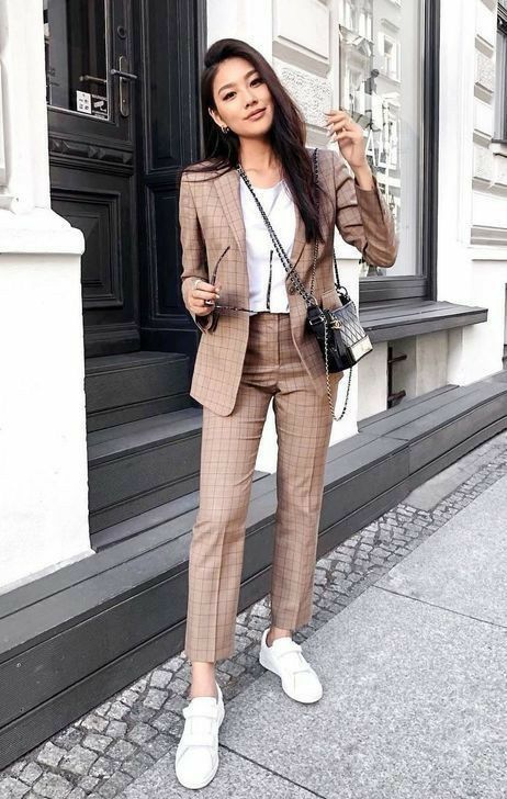 10 Outfits Con Tenis Igual De Formales Y Modernos Que Usar