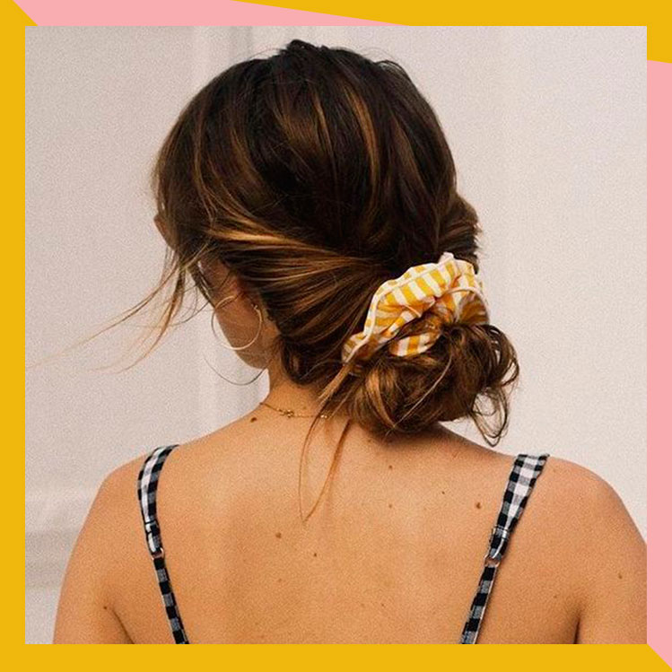 Peinados con scrunchies para verte elegante y joven