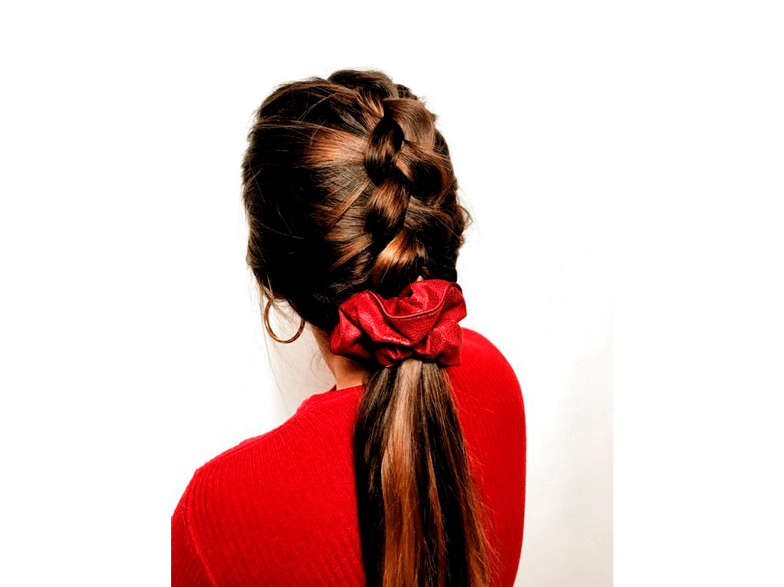 Peinados con scrunchies para verte elegante y joven 4